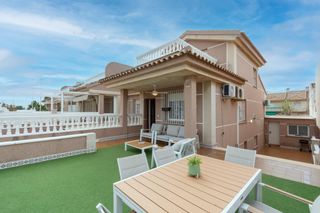 Casa a Calle bergantin-el palmeral 7. Encantador dúplex en los alcázares  tu nuevo hogar te espera!