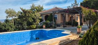 Affitto Chalet in Pinos de Alhaurín. Se alquila villa independiente de 1 planta, con 3 dormiorios y p