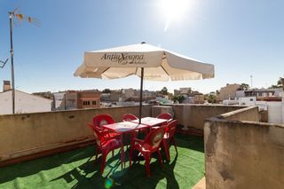 Casa in Centro Ciudad. Casa con 3 habitaciones con parking, calefacción, aire acondicio