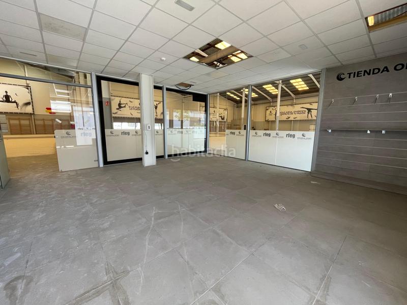 Foto a9ab5697-76d1-4358-a677-2ba4aaadae32. Bâtiment à usage industriel dans carrer pintor segrelles 4 dans Alfafar