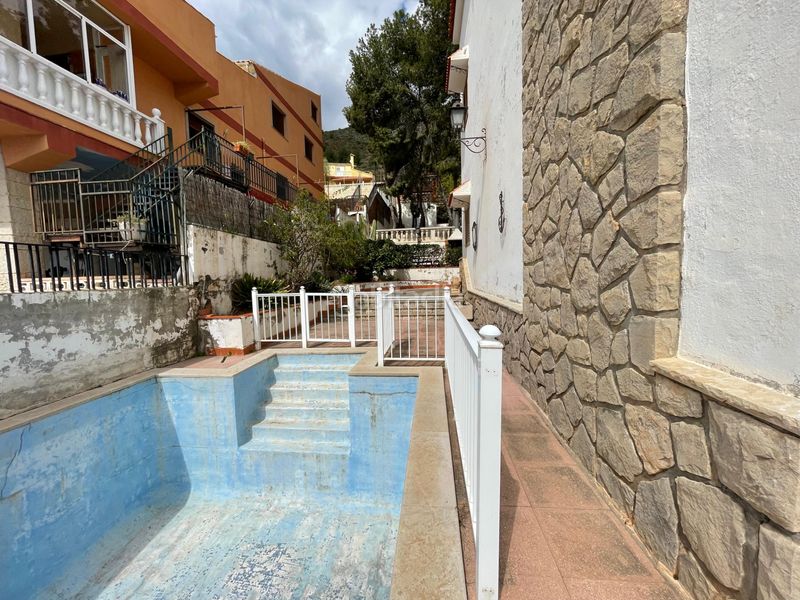 Foto 3d3f5f00-5572-4dd1-bba1-55e975fd21bf. Chalet avec cheminée parking piscine dans Vall d´Uixó (la)