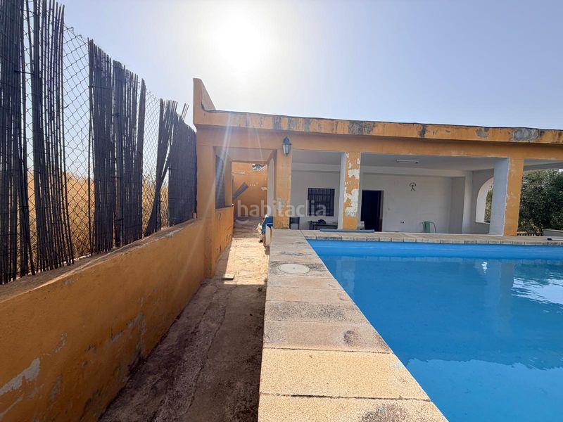 Foto 547a12c5-f5c3-4fff-a39a-5bdd9993a303. Xalet amb xemeneia piscina a Cheste