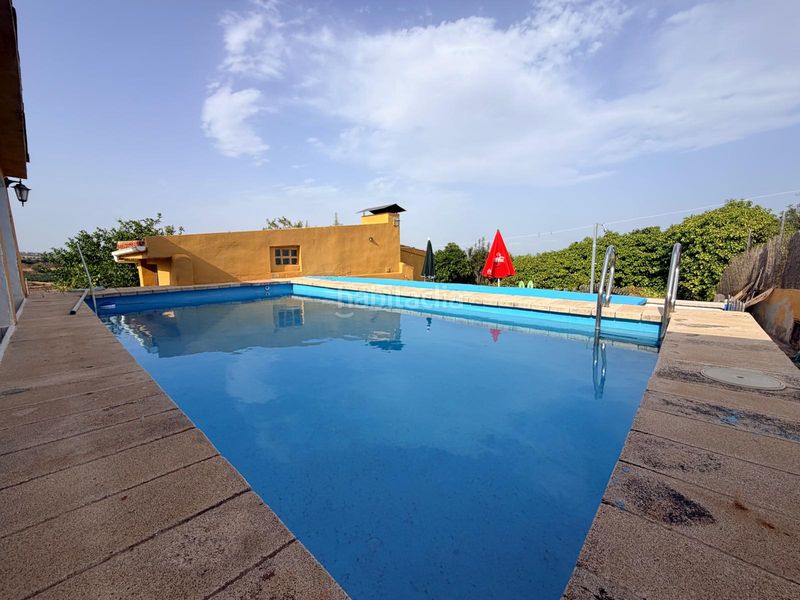 Foto b8792038-2e81-4f0f-ba18-f0c42187f719. Xalet amb xemeneia piscina a Cheste