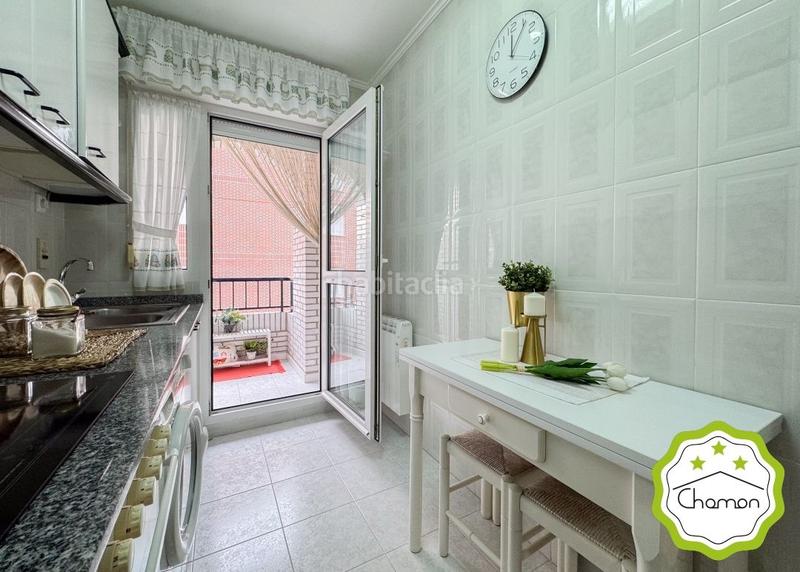 Foto 3e303dff-7abc-4551-85c3-8d6f6a3f8c84. Etagenwohnung mit heizung parking in Tregadín Noja