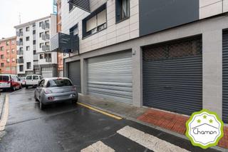 Parking coche  Axular kalea. Atención, aventureros del espacio de almacenamiento!