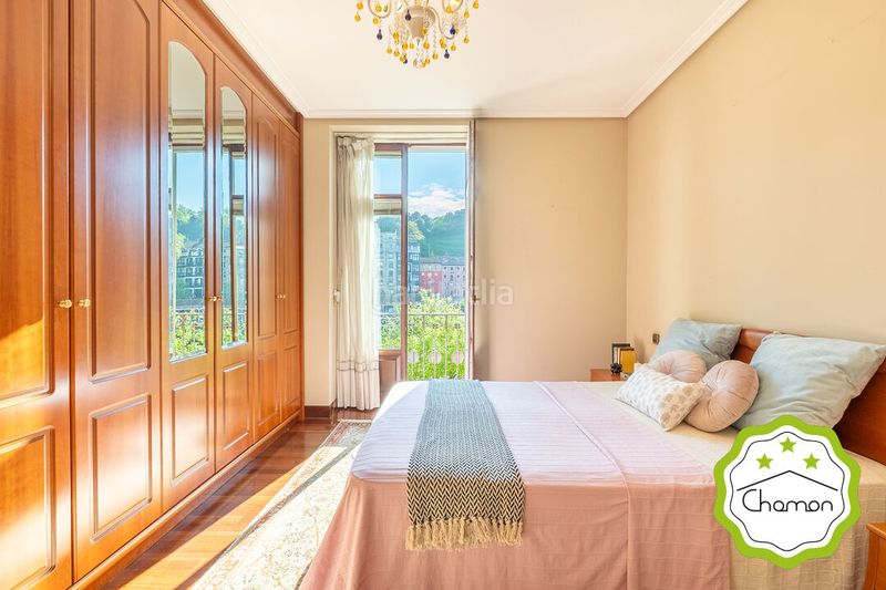 Foto 04dd5a4a-2d4d-487e-a296-ef3cf793e7a1. Pis amb calefacció aparcament a Albia Bilbao