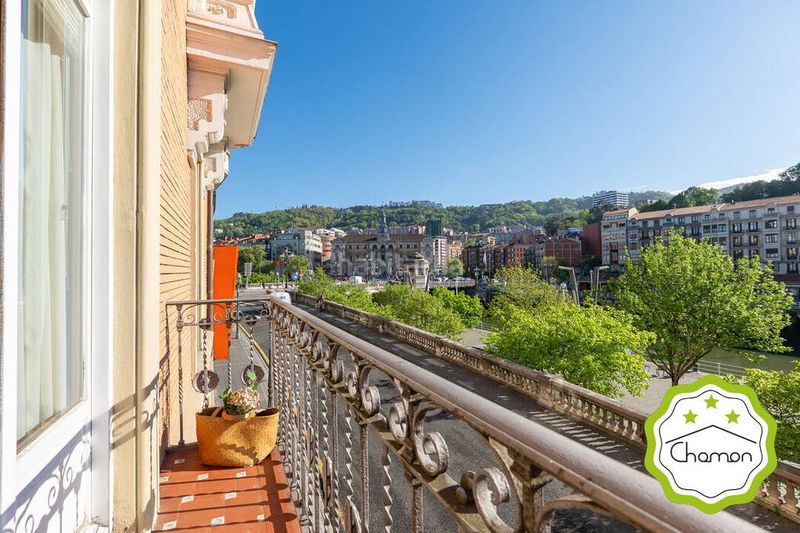 Foto 56eb2b7f-45a4-4b06-b7d8-c17a3b38f414. Pis amb calefacció aparcament a Albia Bilbao