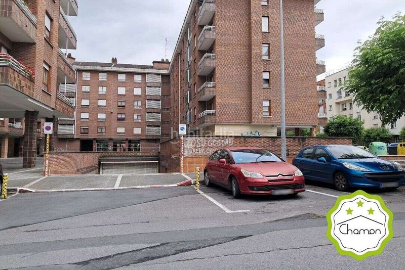 Foto a10f39ce-9954-4e07-9bda-e91d6987e633. Aparcament cotxe a Arrigorriaga
