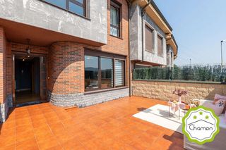 Casa adossada a Cruces. Expectacular chalet adosado