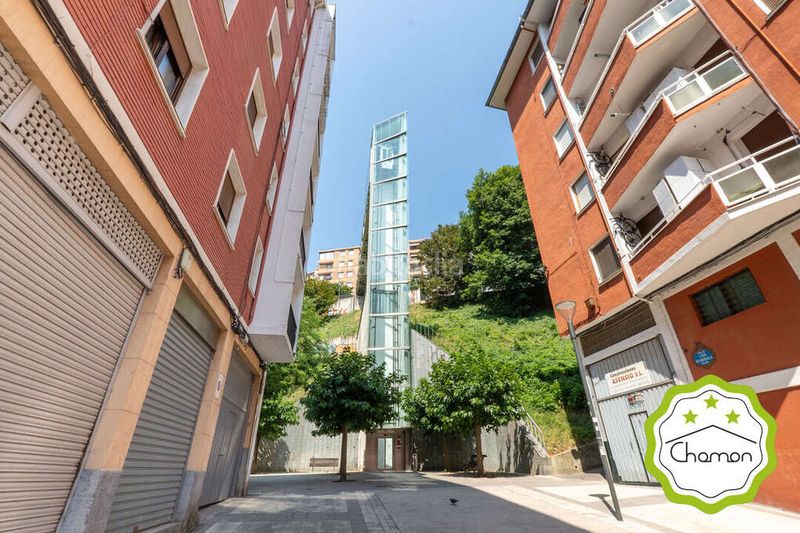 Foto f9a0d690-bc3d-4086-aceb-b4bb4711388a. Pis amb calefacció aparcament a Rekalde Centro Bilbao