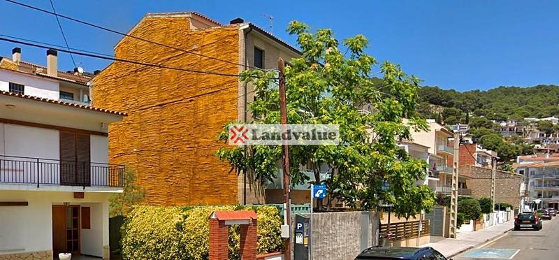 Foto 997d2f18-3efd-4bc3-9783-1e645a893ad3. Terreny residencial a carrer de barcelona 26 a l´Estartit poble Estartit