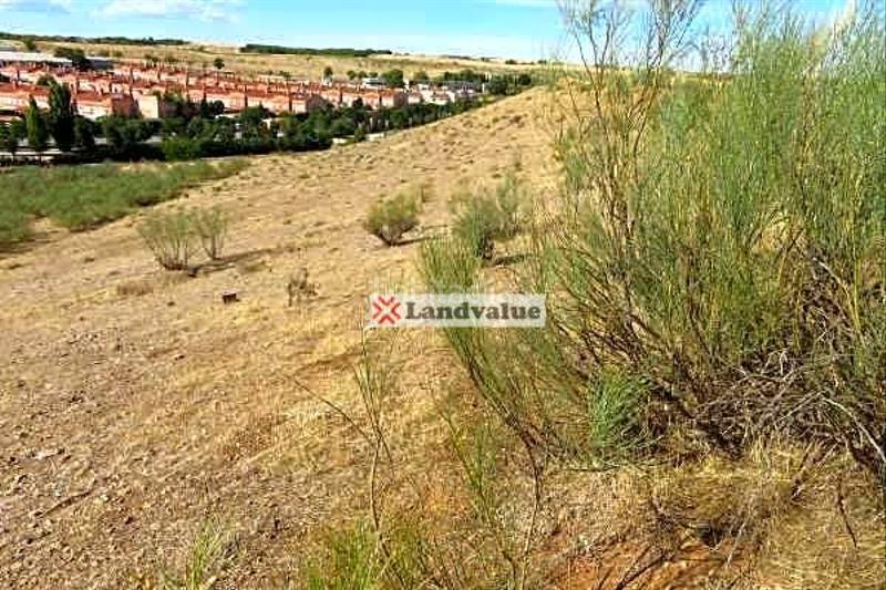 Foto 38f89703-28b2-4abe-9d5e-e19cc2b1e937. Terreno residencial en calle río guadalix 34 en Meco pueblo Meco