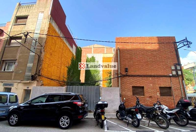 Foto c333a178-3754-48f8-a31e-1251e99034aa. Wohngrundstück in carrer de les colomeres 55 in Passeig Maragall Gavà