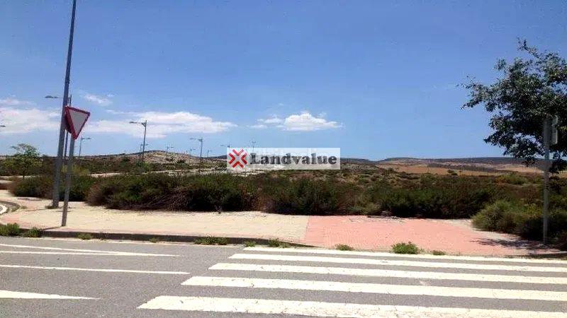 Foto cf194443-f74a-4fac-9bc4-5438844ce957. Solar industrial en de frontilin 13 en Urbanizaciones Alhendín