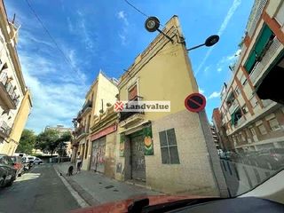 Wohngrundstück in calle de la Garrotxa 21
