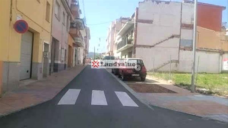 Foto 5b5a9cb9-4e9d-467b-96c4-79b5f2927886. Residential plot in c/ folch i torres 24 in Palafolls