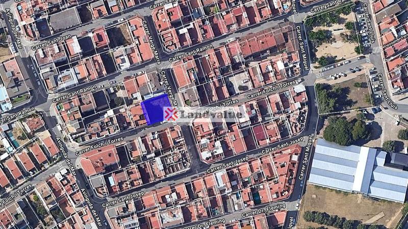 Foto becb8350-03f4-41f7-b24f-7a5cccf60984. Residential plot in c/ folch i torres 24 in Palafolls
