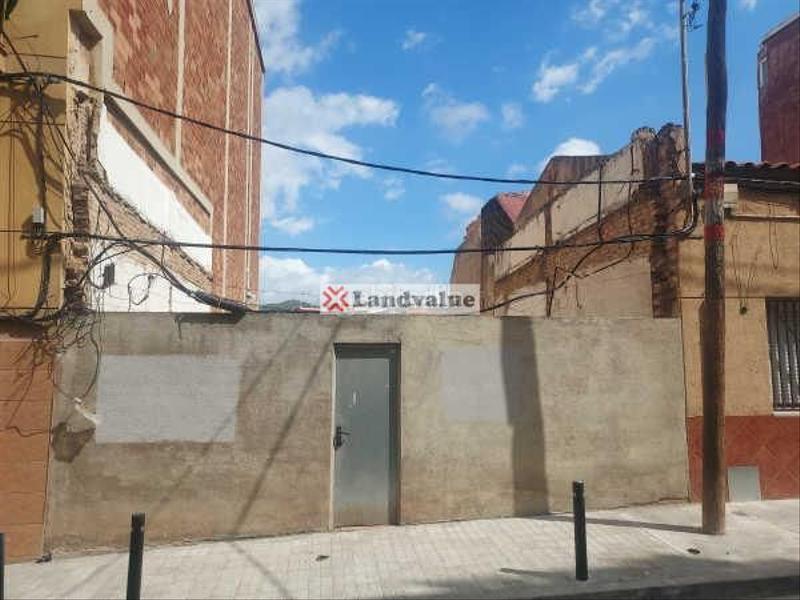 Foto 1a4e92df-18bc-419b-8701-e6594a11fc72. Terreny residencial a carrer de roger de llúria 33 a Santa Coloma de Gramenet