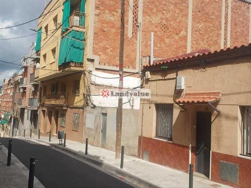 Foto 1dd353e4-3fa9-4f96-b2da-b52c4ca26334. Terreny residencial a carrer de roger de llúria 33 a Santa Coloma de Gramenet