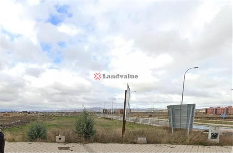 Foto 98820113-4ac7-45a8-b94e-6dc893e1fdee. Terreno residencial en arrabal 3/3 rompidas viejas en Ávila