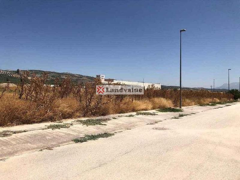 Foto 8a856160-a469-42e4-a555-aed85fb3a1c3. Solar industrial a polígono industrial el arco a Valderrubio