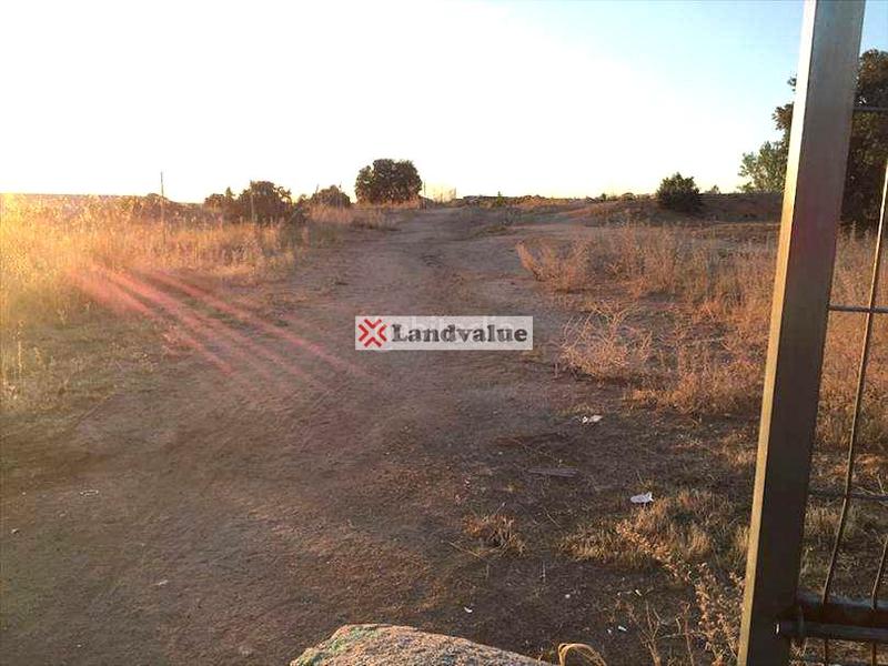 Foto 5af089a2-2991-40f2-8dab-d4d2fc562d8b. Solar industrial a campo azálvaro a Hervencias Altas - El Pinar Ávila