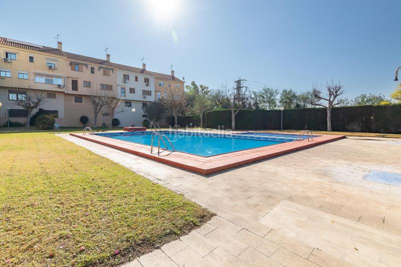 Foto 5a6a3d24-3cc0-4026-9646-8a12f87f695b. Casa adossada amb calefacció aparcament piscina a Paterna