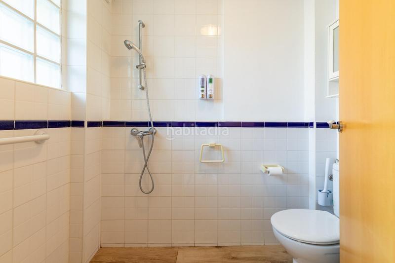 Foto fd683dbc-2078-4c15-adb5-27801a1c2427. Casa adossada amb calefacció aparcament piscina a Paterna