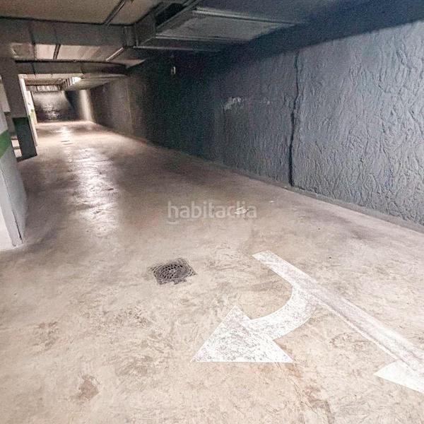 Foto d829cdb2-994c-4739-96f5-bd9741ace30c. Autoparkplatz in Torrefiel Valencia