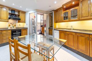 Pis  Calle enguera. Vivienda señorial, amplia y luminosa con vista al parque del oes