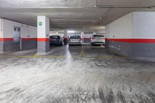 Aparcament cotxe a Valterna. Plaza parking en edificio terrazas 2
