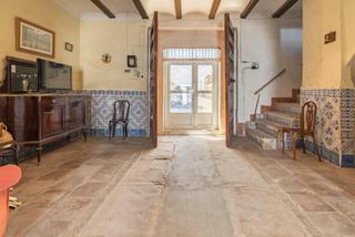 Casa  Calle bocairente. Oportunidad de casa con jardín en benimamet