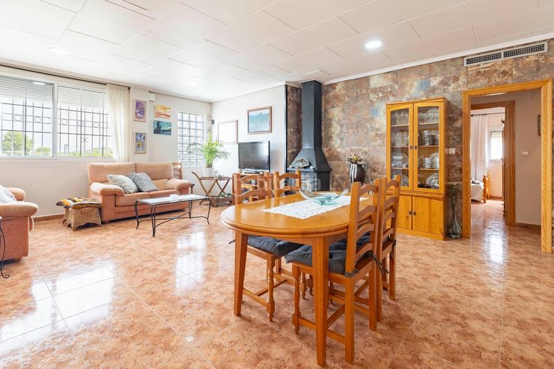 Foto 1af7f2b7-c83b-45a7-84f8-3a837d2f4def. Chalet  con mucho encanto en villamarxant en Vilamarxant