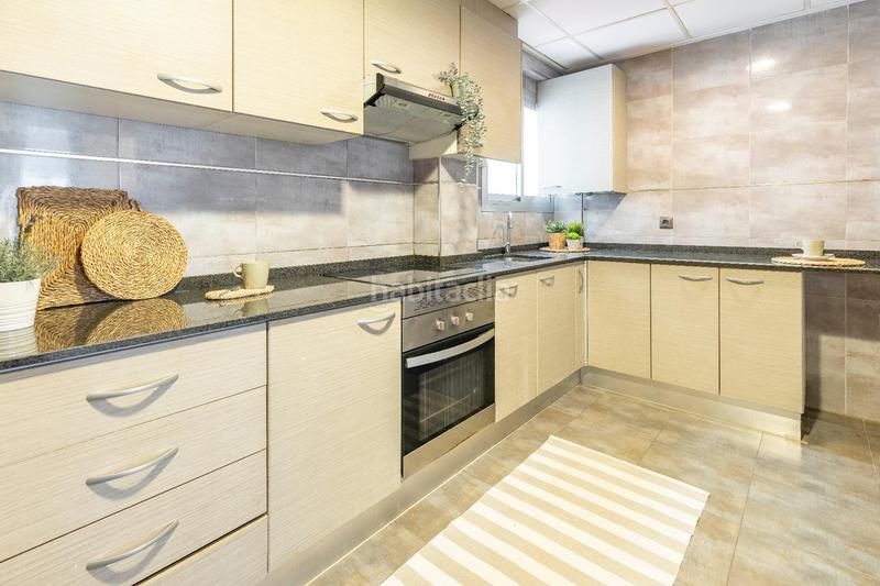 Foto 319558cf-93d5-4392-a388-e092fde27bb1. Appartamento in Barrio Benicalap Valencia