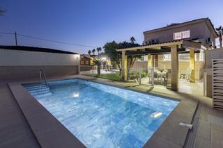 Chalet à Montesol. Impecable chalet reformado y esquinero en la eliana