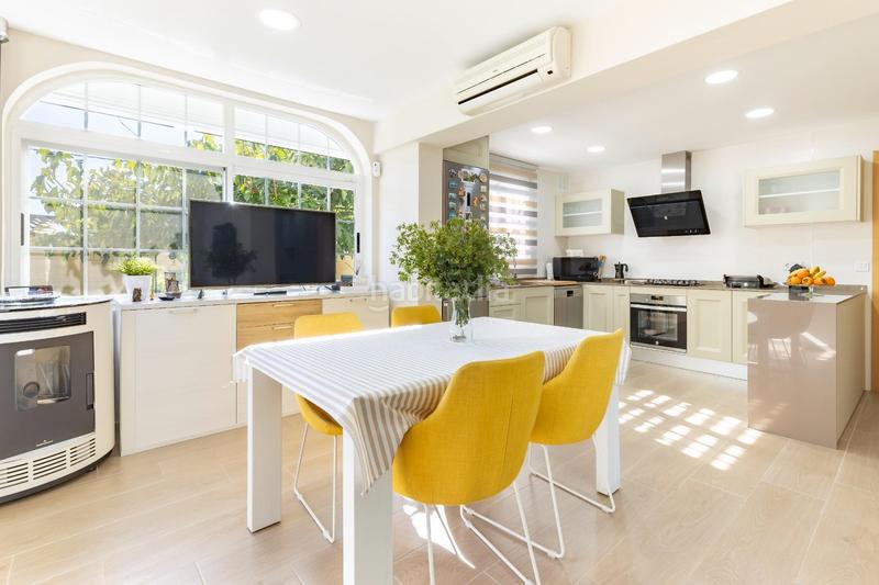 Foto b24f1b4d-a420-4af5-94ae-8970961b613a. Xalet amb calefacció piscina a Montesol Eliana (l´)