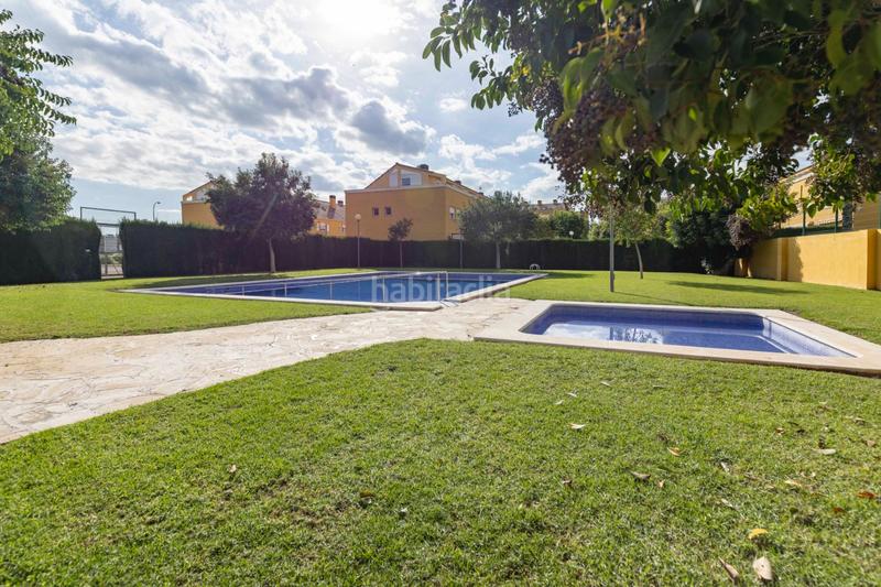 Foto f05e842c-4abf-46fa-8dcb-a07fbc416436. Casa adosada en Centro Bétera