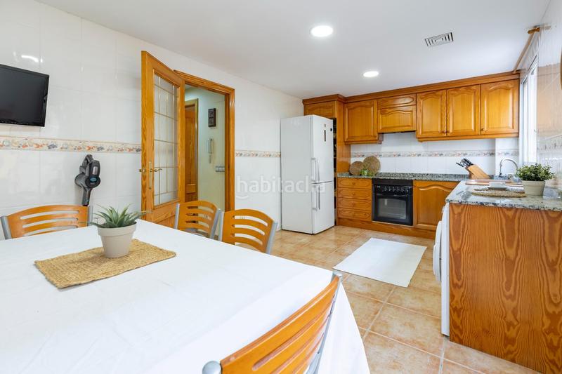 Foto 085eb4f9-1eef-48f7-a6b1-28bafd18a7f3. Casa adossada amb calefacció aparcament a San Antonio de Benagéber