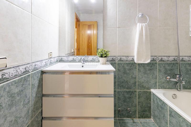 Foto 718ee93e-8365-44f0-aafa-201ca31a23f8. Casa adossada amb calefacció aparcament a San Antonio de Benagéber