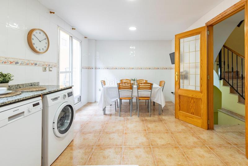 Foto 86aed6cb-b250-43e2-9260-b32d17f3b6f5. Casa adossada amb calefacció aparcament a San Antonio de Benagéber