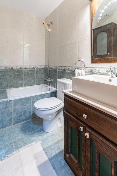 Foto a5df1ce0-319b-4c41-abe7-1ebb6b3c5339. Casa adossada amb calefacció aparcament a San Antonio de Benagéber