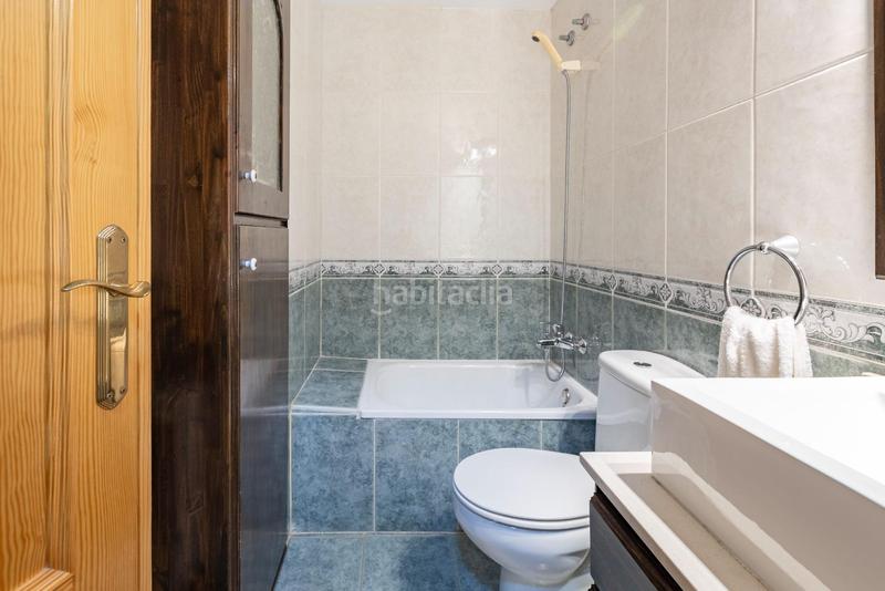 Foto b380cb44-68da-46f8-8849-4cc7becc604e. Casa adossada amb calefacció aparcament a San Antonio de Benagéber