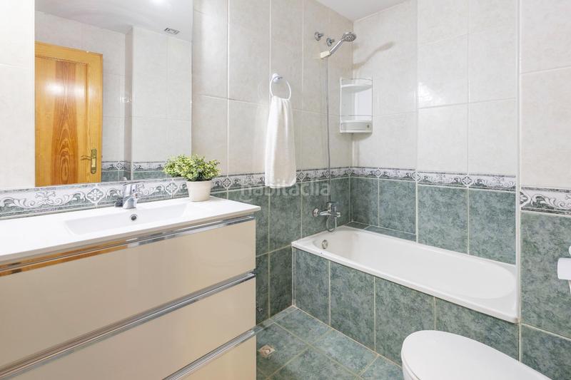 Foto f9b90c7c-97bb-4e1a-92e6-7ff24defc6fd. Casa adossada amb calefacció aparcament a San Antonio de Benagéber