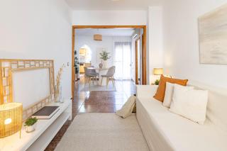 Pis  Calle baixador. Piso de escaleta en zona campamento de paterna