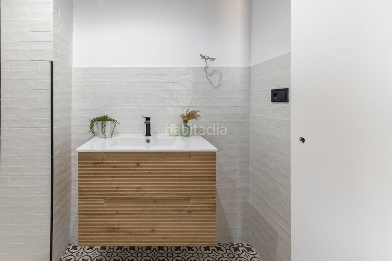 Foto 615e8329-3618-430f-8b28-0a762a1eeb93. Piso amplio y moderno piso reformado junto al polideportivo en Sedaví