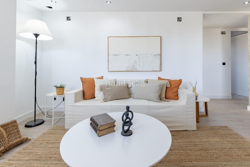 Foto 9d57b461-ff3a-435a-9648-ec76256df6d9. Piso amplio y moderno piso reformado junto al polideportivo en Sedaví