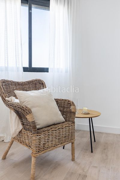 Foto 9f8acd4e-157f-4854-a0b8-f58a1b2c0c98. Piso amplio y moderno piso reformado junto al polideportivo en Sedaví