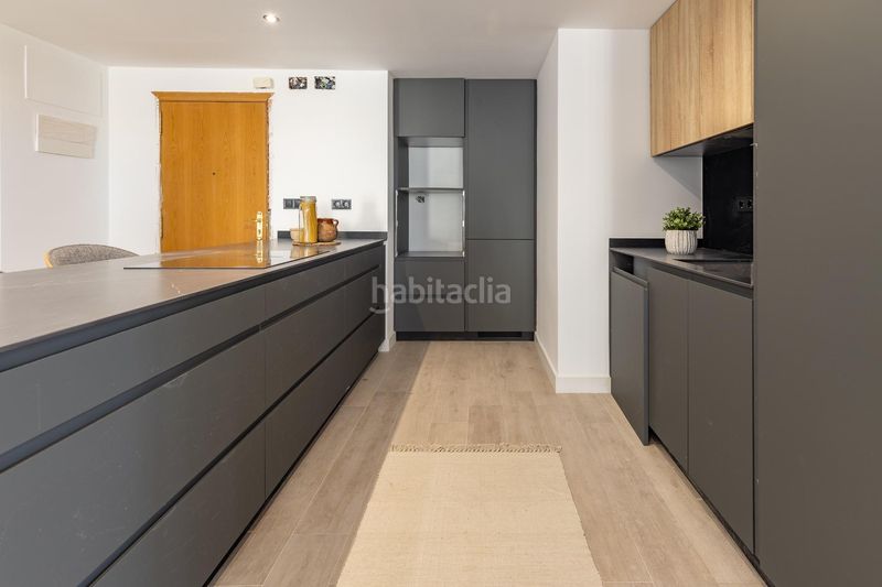 Foto d7c26568-14a3-4662-acd1-43dc8b4d58f3. Piso amplio y moderno piso reformado junto al polideportivo en Sedaví