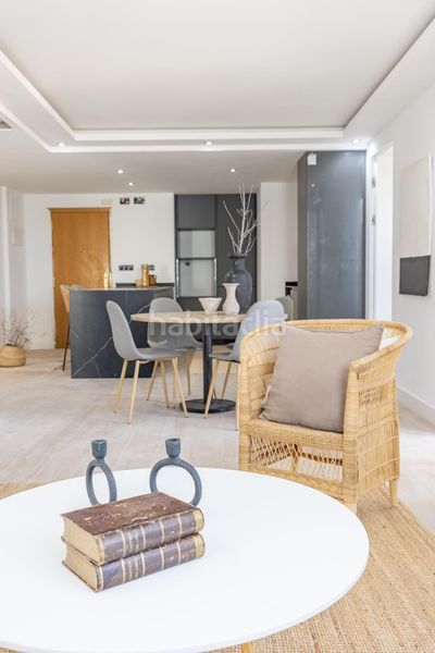 Foto fee59116-17b6-49dc-8436-9dc4c4136c95. Piso amplio y moderno piso reformado junto al polideportivo en Sedaví