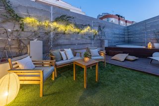 Casa  Avenida del doctor corachán. Una casa con mucha luz y una terraza para vivirla todo el año en